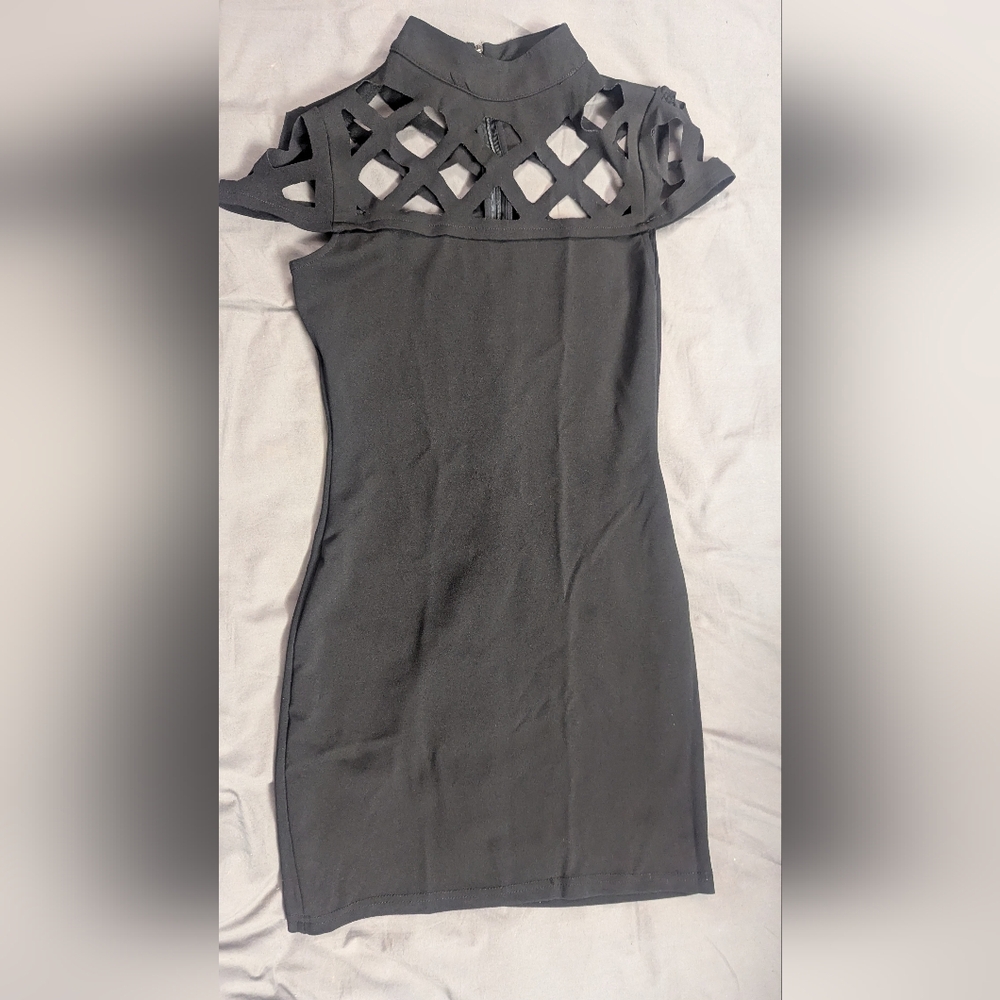 Stylish Quiz black dress with cutout